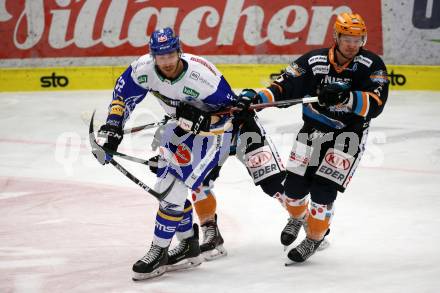 EBEL. Eishockey Bundesliga. VSV gegen Black Wings LINZ 1992.  Michael Raffl,  (VSV), Alexander Lahoda (Linz). Villach, am 6.12.2020.
Foto: Kuess
www.qspictures.net
---
pressefotos, pressefotografie, kuess, qs, qspictures, sport, bild, bilder, bilddatenbank