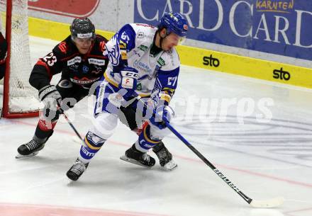 EBEL. Eishockey Bundesliga. VSV gegen Bratislava Capitals.  Jordan Caron,  (VSV), David Boldizar (Bratislava). Villach, am 8.12.2020.
Foto: Kuess
www.qspictures.net
---
pressefotos, pressefotografie, kuess, qs, qspictures, sport, bild, bilder, bilddatenbank