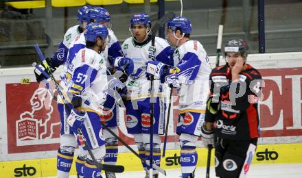 EBEL. Eishockey Bundesliga. VSV gegen Bratislava Capitals. Torjubel Matt Mangene, Stefan Bacher, Michael Raffl, Sahir Gill, Scott Kosmachuk  (VSV). Villach, am 8.12.2020.
Foto: Kuess
www.qspictures.net
---
pressefotos, pressefotografie, kuess, qs, qspictures, sport, bild, bilder, bilddatenbank