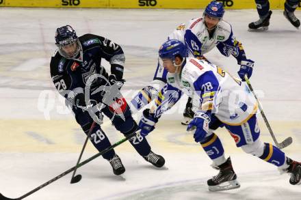 EBEL. Eishockey Bundesliga. VSV gegen Hydro Fehervar AV 19. Felix Maxa,  (VSV), Daniel Szabo  (Alba Volan). Villach, am 10.12.2020.
Foto: Kuess
www.qspictures.net
---
pressefotos, pressefotografie, kuess, qs, qspictures, sport, bild, bilder, bilddatenbank