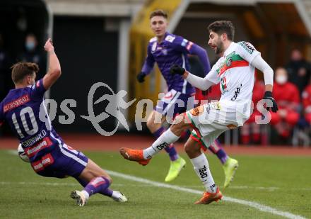 Fussball. Bundesliga. RZ Pellets WAC gegen FK Austria Wien. Michael Novak,  (WAC), Alexander Gruenwald (Wien). Wolfsberg, am 13.12.2020.
Foto: Kuess
www.qspictures.net

---
pressefotos, pressefotografie, kuess, qs, qspictures, sport, bild, bilder, bilddatenbank