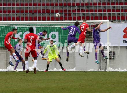 Fussball 2. Liga. SK Austria Klagenfurt gegen  FC Liefering.  Phillip Menzel,  Thorsten Mahrer (Klagenfurt), David Affengruber (Liefering). Klagenfurt, am 13.12.2020.
Foto: Kuess
www.qspictures.net
---
pressefotos, pressefotografie, kuess, qs, qspictures, sport, bild, bilder, bilddatenbank