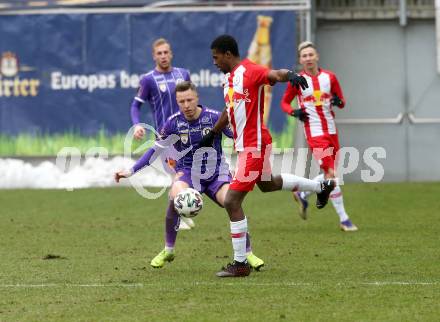 Fussball 2. Liga. SK Austria Klagenfurt gegen  FC Liefering. Fabian Miesenboeck (Klagenfurt), Wallison Nunes Silva (Liefering). Klagenfurt, am 13.12.2020.
Foto: Kuess
www.qspictures.net
---
pressefotos, pressefotografie, kuess, qs, qspictures, sport, bild, bilder, bilddatenbank