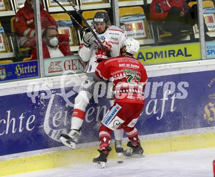 EBEL. Eishockey Bundesliga. KAC gegen	spusu Bratislava Capitals. Steven Strong  (KAC),  Romancik Ladislav (Bratislava). Klagenfurt, am 13.12.2020.
Foto: Kuess
www.qspictures.net

---
pressefotos, pressefotografie, kuess, qs, qspictures, sport, bild, bilder, bilddatenbank