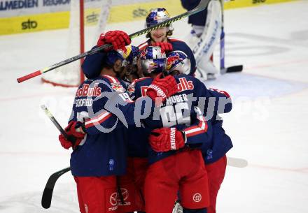 EBEL. Eishockey Bundesliga. VSV gegen EC Red Bull Salzburg.  Torjubel Justin Schuetz, Taylor Chorney, Rick Schofield, Mario Huber  (Salzburg). Villach, am 18.12.2020.
Foto: Kuess
www.qspictures.net
---
pressefotos, pressefotografie, kuess, qs, qspictures, sport, bild, bilder, bilddatenbank