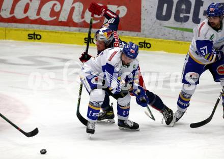 EBEL. Eishockey Bundesliga. VSV gegen EC Red Bull Salzburg. Jerry Pollastrone,  (VSV),  Justin Schuetz  (Salzburg). Villach, am 18.12.2020.
Foto: Kuess
www.qspictures.net
---
pressefotos, pressefotografie, kuess, qs, qspictures, sport, bild, bilder, bilddatenbank