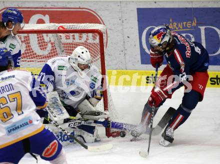 EBEL. Eishockey Bundesliga. VSV gegen EC Red Bull Salzburg. Kristers Gudlevskis, (VSV),  Julian Lutz  (Salzburg). Villach, am 18.12.2020.
Foto: Kuess
www.qspictures.net
---
pressefotos, pressefotografie, kuess, qs, qspictures, sport, bild, bilder, bilddatenbank