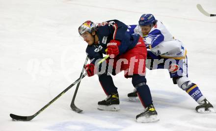 EBEL. Eishockey Bundesliga. VSV gegen EC Red Bull Salzburg. Jamie Fraser,   (VSV), Nico Feldner (Salzburg). Villach, am 18.12.2020.
Foto: Kuess
www.qspictures.net
---
pressefotos, pressefotografie, kuess, qs, qspictures, sport, bild, bilder, bilddatenbank