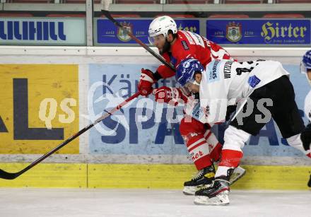 EBEL. Eishockey Bundesliga. KAC gegen	HC TIWAG Innsbruck. Rok Ticar, (KAC), Jakob Wetzelsberger  (Innsbruck). Klagenfurt, am 20.12.2020.
Foto: Kuess
www.qspictures.net

---
pressefotos, pressefotografie, kuess, qs, qspictures, sport, bild, bilder, bilddatenbank