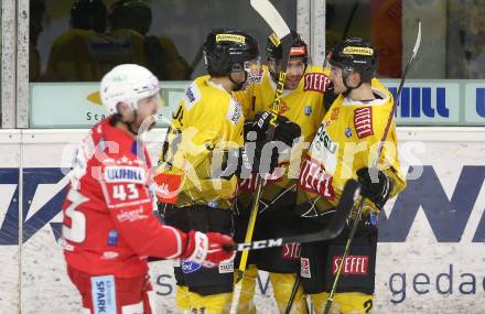 EBEL. Eishockey Bundesliga. KAC gegen	spusu Vienna Capitals.  Torjubel Taylor Vause, Sascha Bauer, Lukas Piff  (Vienna Capitals). Klagenfurt, am 22.12.2020.
Foto: Kuess
www.qspictures.net

---
pressefotos, pressefotografie, kuess, qs, qspictures, sport, bild, bilder, bilddatenbank