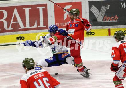 EBEL. Eishockey Bundesliga. VSV gegen HCB Suedtirol Alperia.  Collins Chris  (VSV),  Bernard Anton (Bozen). Villach, am 22.12.2020.
Foto: Kuess
www.qspictures.net
---
pressefotos, pressefotografie, kuess, qs, qspictures, sport, bild, bilder, bilddatenbank