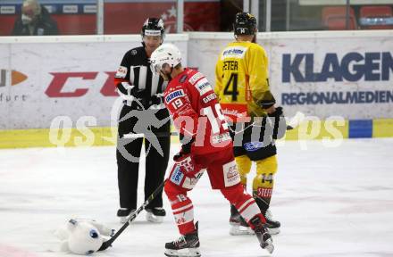 EBEL. Eishockey Bundesliga. KAC gegen	spusu Vienna Capitals. Teddybeartoss, Stefan Geier (KAC). Klagenfurt, am 22.12.2020.
Foto: Kuess
www.qspictures.net

---
pressefotos, pressefotografie, kuess, qs, qspictures, sport, bild, bilder, bilddatenbank