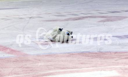 EBEL. Eishockey Bundesliga. KAC gegen	spusu Vienna Capitals. Teddybeartoss (KAC). Klagenfurt, am 22.12.2020.
Foto: Kuess
www.qspictures.net

---
pressefotos, pressefotografie, kuess, qs, qspictures, sport, bild, bilder, bilddatenbank