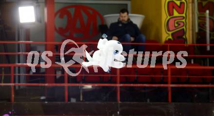 EBEL. Eishockey Bundesliga. KAC gegen	spusu Vienna Capitals. Teddybeartoss (KAC). Klagenfurt, am 22.12.2020.
Foto: Kuess
www.qspictures.net

---
pressefotos, pressefotografie, kuess, qs, qspictures, sport, bild, bilder, bilddatenbank