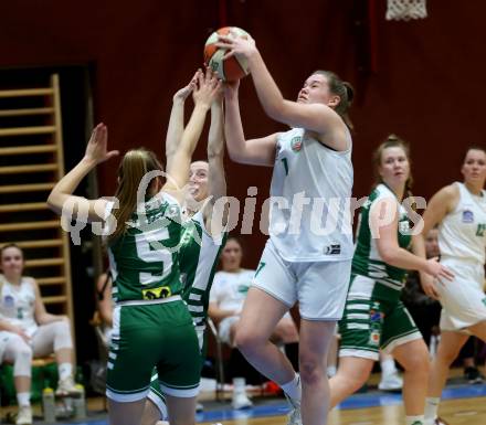 Basketball Damen Superliga 2020/2021. Grunddurchgang 4. Runde.  KOS Celovec Damen gegen  UBI Graz. Nikolina Sofric (KOS Celovec), Simone Schwarzinger , Amelie Cooke (Graz). Klagenfurt, am 26.1.2021.
Foto: Kuess
www.qspictures.net

---
pressefotos, pressefotografie, kuess, qs, qspictures, sport, bild, bilder, bilddatenbank