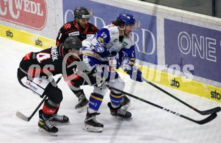 EBEL. Eishockey Bundesliga. VSV gegen Bratislava Capitals.  Chris Collins, (VSV), Ladislav Romancik  (Bratislava). Villach, am 29.1.2021.
Foto: Kuess
www.qspictures.net
---
pressefotos, pressefotografie, kuess, qs, qspictures, sport, bild, bilder, bilddatenbank