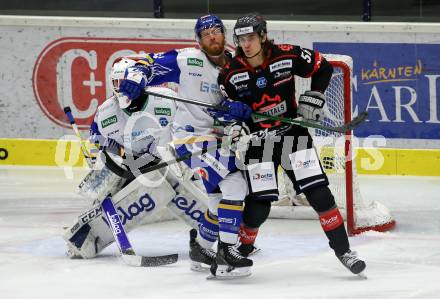 EBEL. Eishockey Bundesliga. VSV gegen Bratislava Capitals. Jamie Fraser,  (VSV), Michal Mrazik  (Bratislava). Villach, am 29.1.2021.
Foto: Kuess
www.qspictures.net
---
pressefotos, pressefotografie, kuess, qs, qspictures, sport, bild, bilder, bilddatenbank