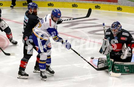 EBEL. Eishockey Bundesliga. VSV gegen HC TWK Innsbruck. Matt Mangene,  (VSV), Colton Jay Saucerman, Thomas Edward McCollum  (Innsbruck). Villach, am 28.2.2021.
Foto: Kuess
www.qspictures.net
---
pressefotos, pressefotografie, kuess, qs, qspictures, sport, bild, bilder, bilddatenbank