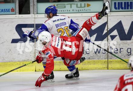 EBEL. Eishockey Bundesliga. KAC gegen	VSV. Lukas Haudum, (KAC),   Nico Brunner  (VSV). Klagenfurt, am 12.3.2021.
Foto: Kuess
www.qspictures.net

---
pressefotos, pressefotografie, kuess, qs, qspictures, sport, bild, bilder, bilddatenbank