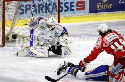 EBEL. Eishockey Bundesliga. KAC gegen	VSV. Samuel Witting,  (KAC),   Jakub Sedlacek (VSV). Klagenfurt, am 12.3.2021.
Foto: Kuess
www.qspictures.net

---
pressefotos, pressefotografie, kuess, qs, qspictures, sport, bild, bilder, bilddatenbank