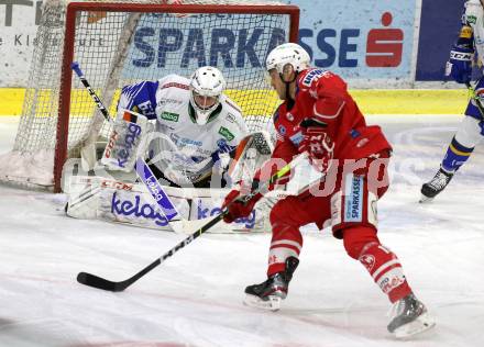 EBEL. Eishockey Bundesliga. KAC gegen	VSV. Thomas Vallant,  (KAC),   Jakub Sedlacek (VSV). Klagenfurt, am 12.3.2021.
Foto: Kuess
www.qspictures.net

---
pressefotos, pressefotografie, kuess, qs, qspictures, sport, bild, bilder, bilddatenbank