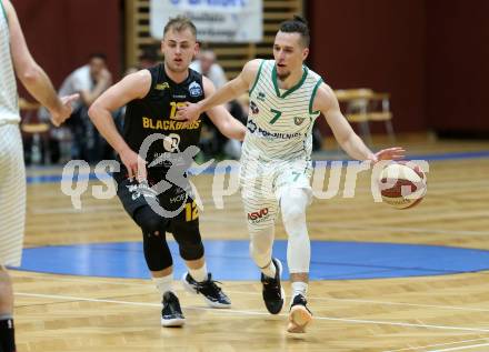 Basketball Zweite Liga 2020/2021. Grunddurchgang 22. Runde. KOS Celovec gegen  Guessing/Jennersdorf Blackbirds. Anze Kos,  (KOS Celovec),  Mate Horvath (Blackbirds). Klagenfurt, am 13.3.2021.
Foto: Kuess
www.qspictures.net

---
pressefotos, pressefotografie, kuess, qs, qspictures, sport, bild, bilder, bilddatenbank