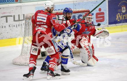 EBEL. Eishockey Bundesliga. KAC gegen	VSV. Thomas Vallant, Sebastioan Dahm, (KAC),  Jerry Pollastrone  (VSV). Klagenfurt, am 16.3.2021.
Foto: Kuess
www.qspictures.net

---
pressefotos, pressefotografie, kuess, qs, qspictures, sport, bild, bilder, bilddatenbank