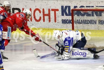 EBEL. Eishockey Bundesliga. KAC gegen	VSV. Manuel Ganahl,  (KAC),   Alexander Schmidt (VSV). Klagenfurt, am 16.3.2021.
Foto: Kuess
www.qspictures.net

---
pressefotos, pressefotografie, kuess, qs, qspictures, sport, bild, bilder, bilddatenbank