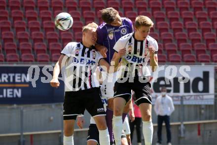 Fussball 2. Liga. SK Austria Klagenfurt gegen FC Juniors OOE. Thorsten Mahrer, (Klagenfurt), Benjamin Wallquist, Jan Boller  (Juniors). Klagenfurt, am 9.5.2021.
Foto: Kuess
www.qspictures.net
---
pressefotos, pressefotografie, kuess, qs, qspictures, sport, bild, bilder, bilddatenbank