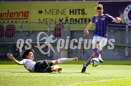 Fussball 2. Liga. SK Austria Klagenfurt gegen FC Juniors OOE. Tim Maciejewski,  (Klagenfurt),  Inpyo Oh (Juniors). Klagenfurt, am 9.5.2021.
Foto: Kuess
www.qspictures.net
---
pressefotos, pressefotografie, kuess, qs, qspictures, sport, bild, bilder, bilddatenbank