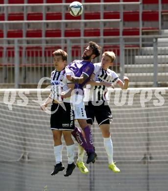 Fussball 2. Liga. SK Austria Klagenfurt gegen FC Juniors OOE. Kosmas Gkezos,  (Klagenfurt), Jan Boller (Juniors). Klagenfurt, am 9.5.2021.
Foto: Kuess
www.qspictures.net
---
pressefotos, pressefotografie, kuess, qs, qspictures, sport, bild, bilder, bilddatenbank