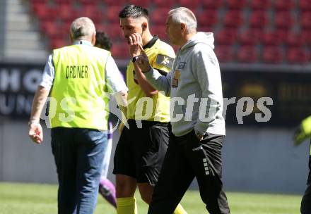 Fussball 2. Liga. SK Austria Klagenfurt gegen FC Juniors OOE. Trainer Peter Pacult,  (Klagenfurt), Schiedsrichter Alan Kijas. Klagenfurt, am 9.5.2021.
Foto: Kuess
www.qspictures.net
---
pressefotos, pressefotografie, kuess, qs, qspictures, sport, bild, bilder, bilddatenbank