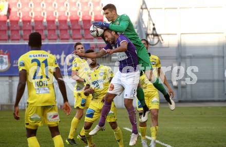 Fussball. Bundesliga Relegation. SK Austria Klagenfurt gegen St. Poelten.   Markus Pink (Klagenfurt),  Armin Gremsl (St. Poelten). Klagenfurt, am 26.5.2021.
Foto: Kuess
www.qspictures.net
---
pressefotos, pressefotografie, kuess, qs, qspictures, sport, bild, bilder, bilddatenbank