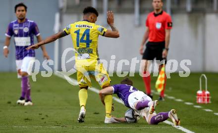 Fussball. Bundesliga Relegation. SK Austria Klagenfurt gegen St. Poelten.   Fabian Miesenboeck, (Klagenfurt),  Michael Blauensteiner (St. Poelten). Klagenfurt, am 26.5.2021.
Foto: Kuess
www.qspictures.net
---
pressefotos, pressefotografie, kuess, qs, qspictures, sport, bild, bilder, bilddatenbank