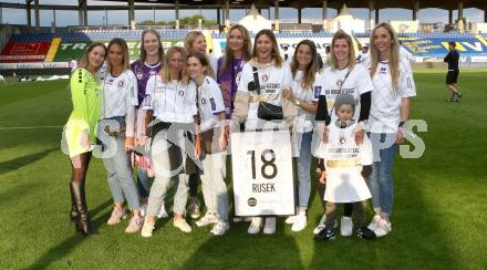 Fussball. Bundesliga Relegation. St. Poelten gegen SK Austria Klagenfurt .   Meisterjubel Austria Klagenfurt.  Spielerfrauen. Klagenfurt, am 29.5.2021.
Foto: Kuess
www.qspictures.net
---
pressefotos, pressefotografie, kuess, qs, qspictures, sport, bild, bilder, bilddatenbank