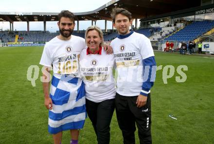 Fussball. Bundesliga Relegation. St. Poelten gegen SK Austria Klagenfurt .   Meisterjubel Austria Klagenfurt.  Kosmas Gkezos, Christiane Loinig, Julian von Haacke. Klagenfurt, am 29.5.2021.
Foto: Kuess
www.qspictures.net
---
pressefotos, pressefotografie, kuess, qs, qspictures, sport, bild, bilder, bilddatenbank