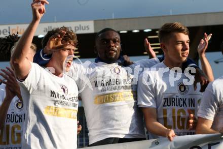 Fussball. Bundesliga Relegation. St. Poelten gegen SK Austria Klagenfurt .   Meisterjubel Austria Klagenfurt.  Herbert Paul, Mc Moordy King Huether, Tim Maciejewski. Klagenfurt, am 29.5.2021.
Foto: Kuess
www.qspictures.net
---
pressefotos, pressefotografie, kuess, qs, qspictures, sport, bild, bilder, bilddatenbank