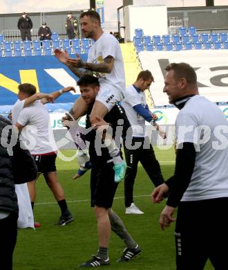 Fussball. Bundesliga Relegation. St. Poelten gegen SK Austria Klagenfurt .   Meisterjubel Austria Klagenfurt.  Philipp Huetter, Manuel Trattnig. Klagenfurt, am 29.5.2021.
Foto: Kuess
www.qspictures.net
---
pressefotos, pressefotografie, kuess, qs, qspictures, sport, bild, bilder, bilddatenbank