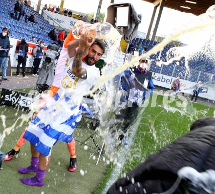 Fussball. Bundesliga Relegation. St. Poelten gegen SK Austria Klagenfurt .   Meisterjubel Austria Klagenfurt.  Philip Menzel, Kosmas Gkezos. Klagenfurt, am 29.5.2021.
Foto: Kuess
www.qspictures.net
---
pressefotos, pressefotografie, kuess, qs, qspictures, sport, bild, bilder, bilddatenbank