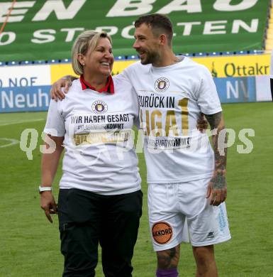 Fussball. Bundesliga Relegation. St. Poelten gegen SK Austria Klagenfurt .   Meisterjubel Austria Klagenfurt.  Christiane Loinig, Philipp Huetter. Klagenfurt, am 29.5.2021.
Foto: Kuess
www.qspictures.net
---
pressefotos, pressefotografie, kuess, qs, qspictures, sport, bild, bilder, bilddatenbank