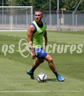 Fussball. Bundesliga. Training. SK Austria Klagenfurt .   Turgay Gemicibasi . Klagenfurt, am 21.6.2021.
Foto: Kuess
www.qspictures.net
---
pressefotos, pressefotografie, kuess, qs, qspictures, sport, bild, bilder, bilddatenbank