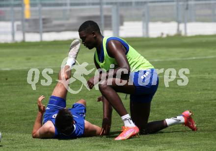 Fussball. Bundesliga. Training. SK Austria Klagenfurt. Darijo Pecirep, McMoordy King Huether. Klagenfurt, am 21.6.2021.
Foto: Kuess
www.qspictures.net
---
pressefotos, pressefotografie, kuess, qs, qspictures, sport, bild, bilder, bilddatenbank