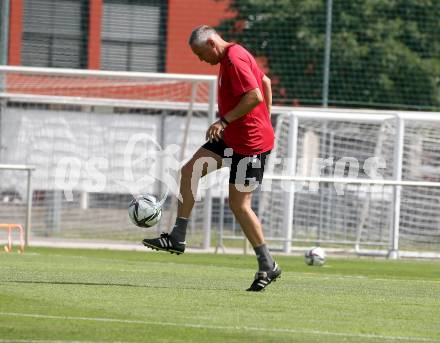 Fussball. Bundesliga. Training. SK Austria Klagenfurt .   Trainer Peter Pacult. Klagenfurt, am 21.6.2021.
Foto: Kuess
www.qspictures.net
---
pressefotos, pressefotografie, kuess, qs, qspictures, sport, bild, bilder, bilddatenbank