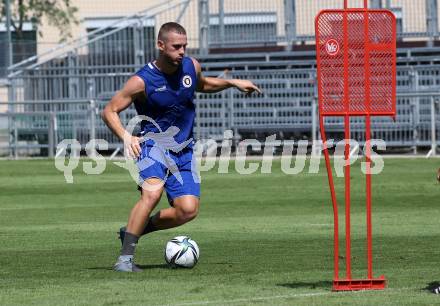 Fussball. Bundesliga. Training. SK Austria Klagenfurt . Turgay Gemicibasi  . Klagenfurt, am 23.6.2021.
Foto: Kuess
www.qspictures.net
---
pressefotos, pressefotografie, kuess, qs, qspictures, sport, bild, bilder, bilddatenbank