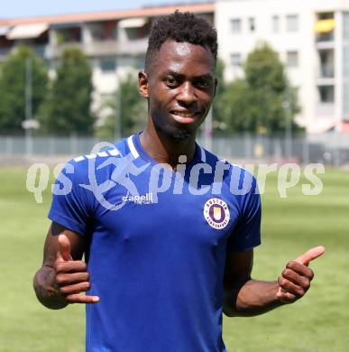 Fussball. Bundesliga. Training. SK Austria Klagenfurt . Gloire Amanda  . Klagenfurt, am 23.6.2021.
Foto: Kuess
www.qspictures.net
---
pressefotos, pressefotografie, kuess, qs, qspictures, sport, bild, bilder, bilddatenbank