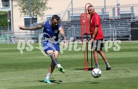 Fussball. Bundesliga. Training. SK Austria Klagenfurt . Philipp Huetter, Trainer Peter Pacult . Klagenfurt, am 23.6.2021.
Foto: Kuess
www.qspictures.net
---
pressefotos, pressefotografie, kuess, qs, qspictures, sport, bild, bilder, bilddatenbank