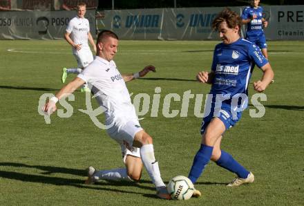 Fussball Kaerntner Liga. SAK gegen Treibach. Zoran Vukovic  (SAK),  Daniel Werner Grilz (Treibach). KLagenfurt, am 26.6.2021.
Foto: Kuess
---
pressefotos, pressefotografie, kuess, qs, qspictures, sport, bild, bilder, bilddatenbank