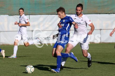 Fussball Kaerntner Liga. SAK gegen Treibach.   Patrick Lausegger (SAK),  Lukas Maximilian Pippan (Treibach). KLagenfurt, am 26.6.2021.
Foto: Kuess
---
pressefotos, pressefotografie, kuess, qs, qspictures, sport, bild, bilder, bilddatenbank