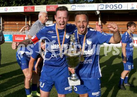 Fussball Kaerntner Liga. SAK gegen Treibach.   Meisterjubel Treibach. Kevin Vaschauner,  Vahid Muharemovic. KLagenfurt, am 26.6.2021.
Foto: Kuess
---
pressefotos, pressefotografie, kuess, qs, qspictures, sport, bild, bilder, bilddatenbank