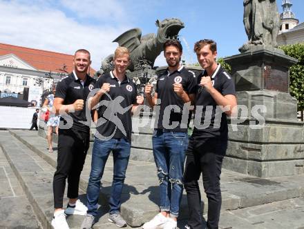 Fussball. Bundesliga. Austria Klagenfurt. Aufstiegsfeier. Mannschaftspraesentation. Turgay Gemicibasi, Christopher Cvetko, Phillip Menzel, Herbert Paul. . Klagenfurt, am 10.7.2021.
Foto: Kuess
www.qspictures.net
---
pressefotos, pressefotografie, kuess, qs, qspictures, sport, bild, bilder, bilddatenbank